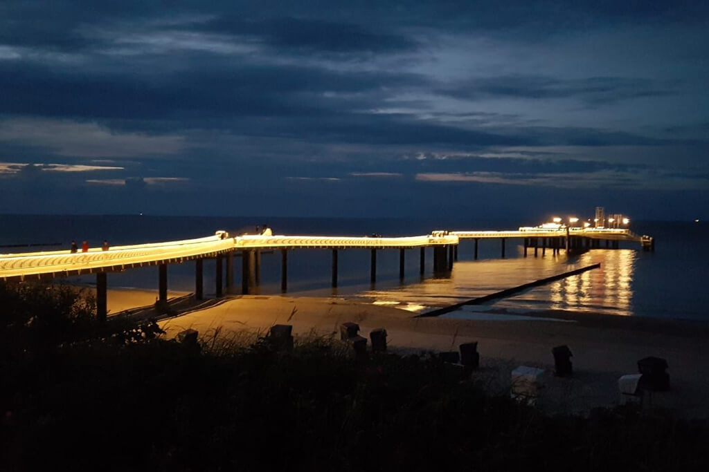 Usedom Bernsteinbäder - Seebrücke von Koserow bei Nacht